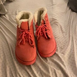 Snow Boots/boots pink size 7. fuzzy inside.